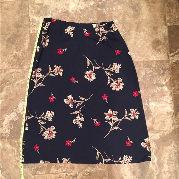 TanJay Ladies Navy, Red & Cream Top & Skirt, Sz 18 - Picture 5 of 7